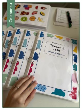 Keď vyrábam zošity, vždy mám jeden moment, pri ktorom ma to tak trošku doženie… Tá predstava, že o pár týždňov si ich budú...